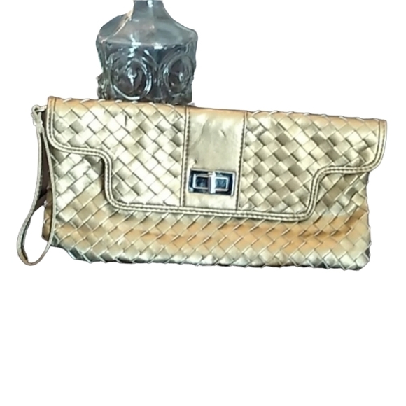 SONDRA Toberts Taupe / Gold Metallic Basket Weave Clutch - Picture 1 of 9